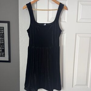 Black Velvet Sleeveless Dress